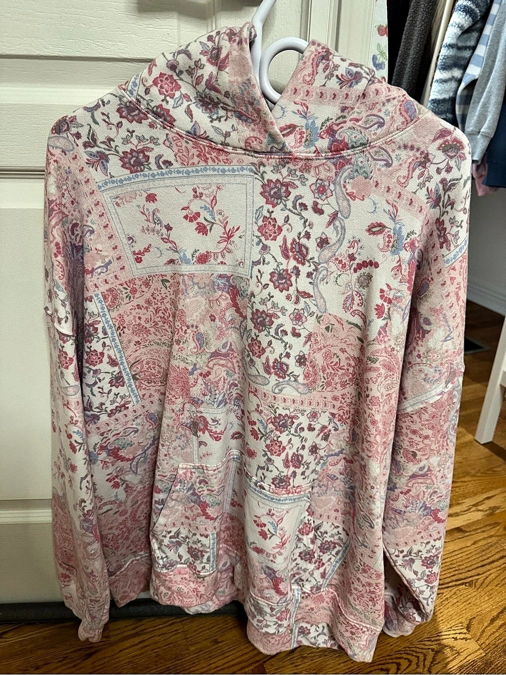 Hollister Paisley Hoodie in Pink & Blue Size XL Like New